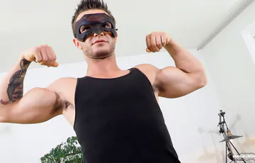 Masked fit dude having a wank