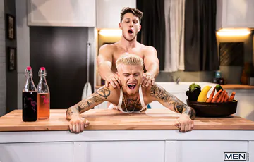 Tattooed blonde hottie getting fucked