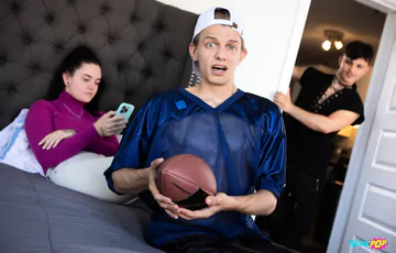 Leo Louis banging a weirdo